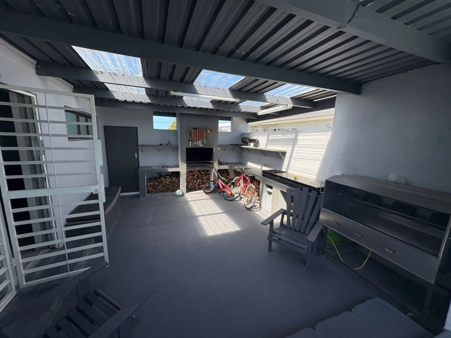 5 Bedroom Property for Sale in Baysville Eastern Cape